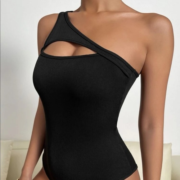 NWOT One Shoulder cut out rib knit body suit black M - Picture 2 of 4